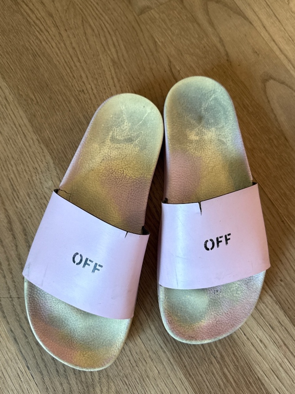 Off - White woman's light pink slides